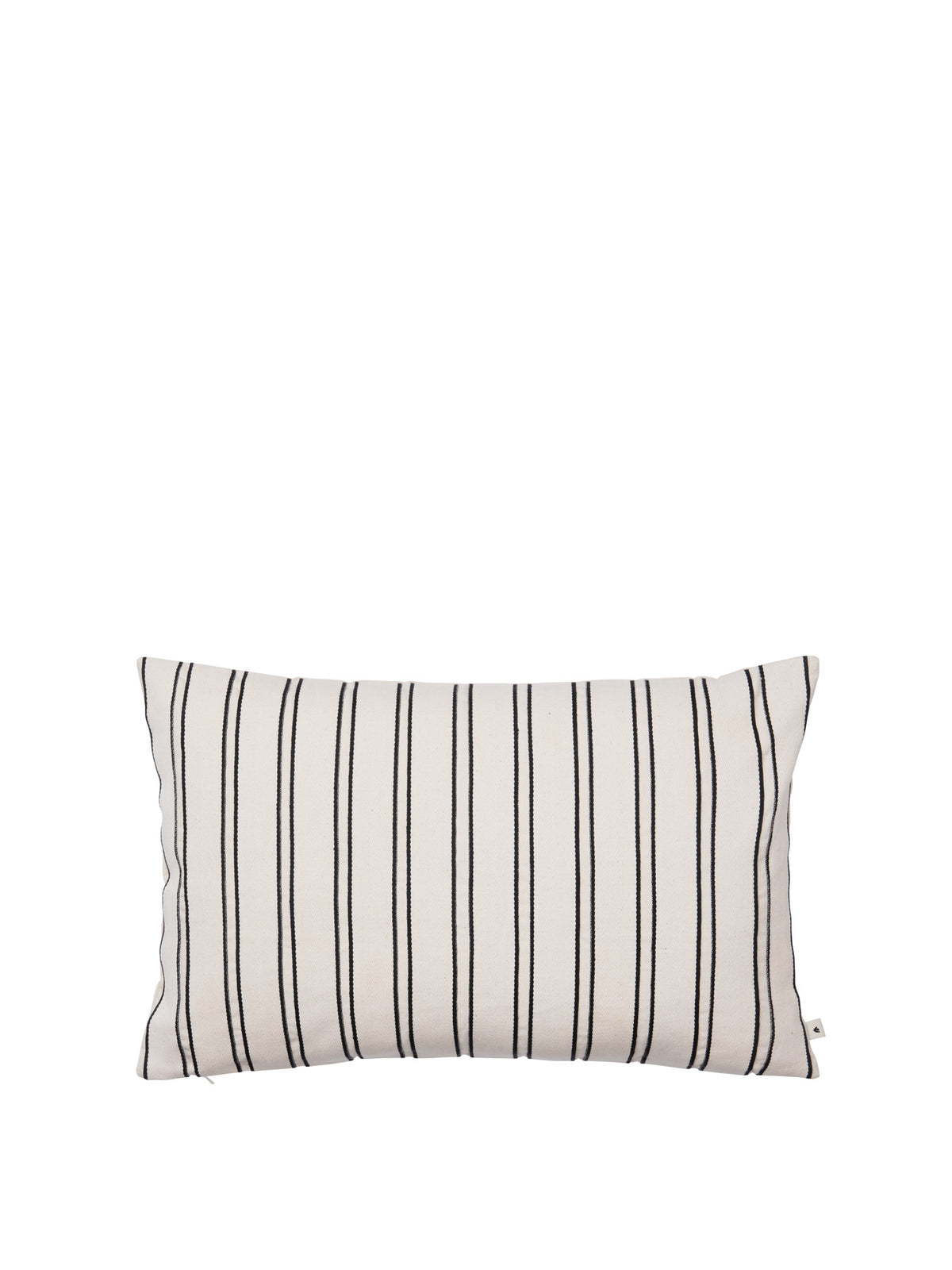 Twill Kissenbezug rechteckig in Off-white/Black präsentiert im Onlineshop von KAQTU Design AG. Deko Kissenbezug ist von Ferm Living