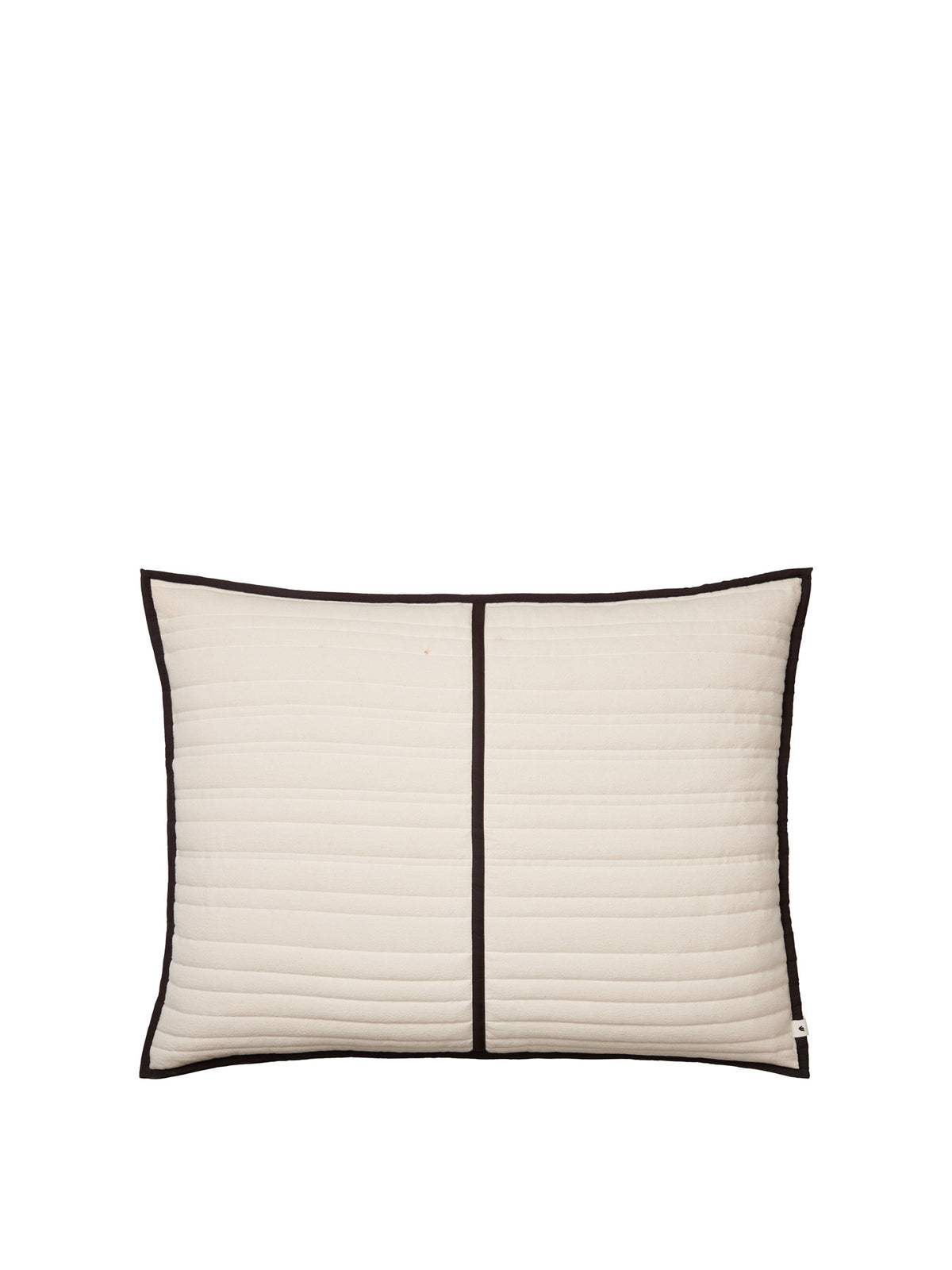 Vari Quilted Kissen rechteckig in Natural/Dark Chocolate präsentiert im Onlineshop von KAQTU Design AG. Deko Kissen ist von Ferm Living