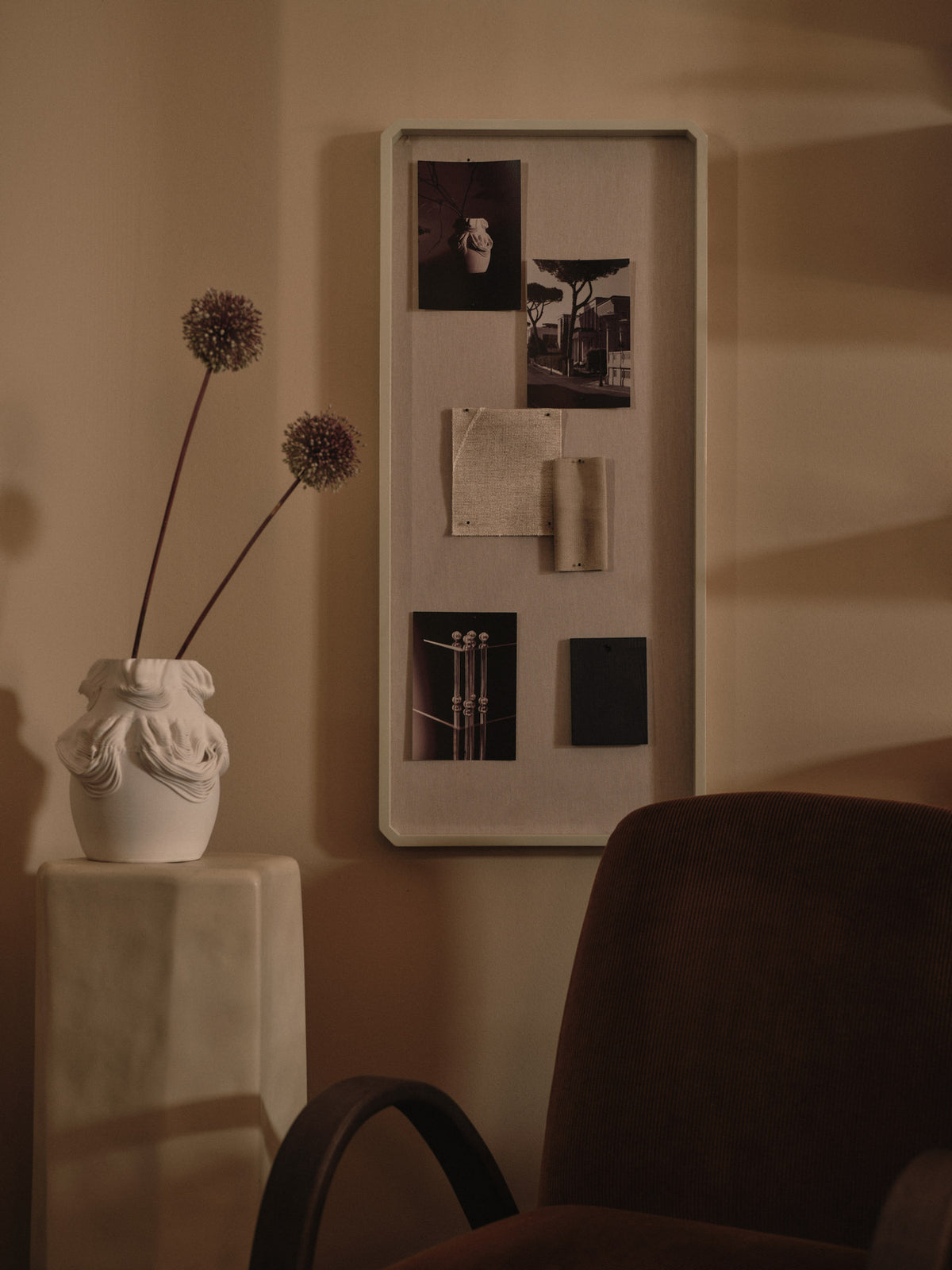 Drisca Vase H23 in Off-White präsentiert im Onlineshop von KAQTU Design AG. Vase ist von Ferm Living