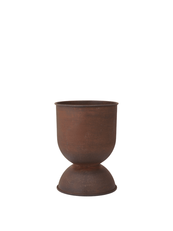 Eleganter Hourglass Pflanzentopf in einem ansprechenden Rostton von Ferm Living, ideal für stilvolle Outdoor-Pflanzungen und Gartenakzente.