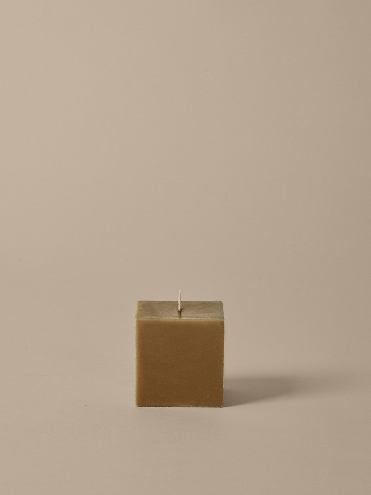 Burren Block Candle Small in Bronze präsentiert im Onlineshop von KAQTU Design AG. Kerzen ist von Ferm Living