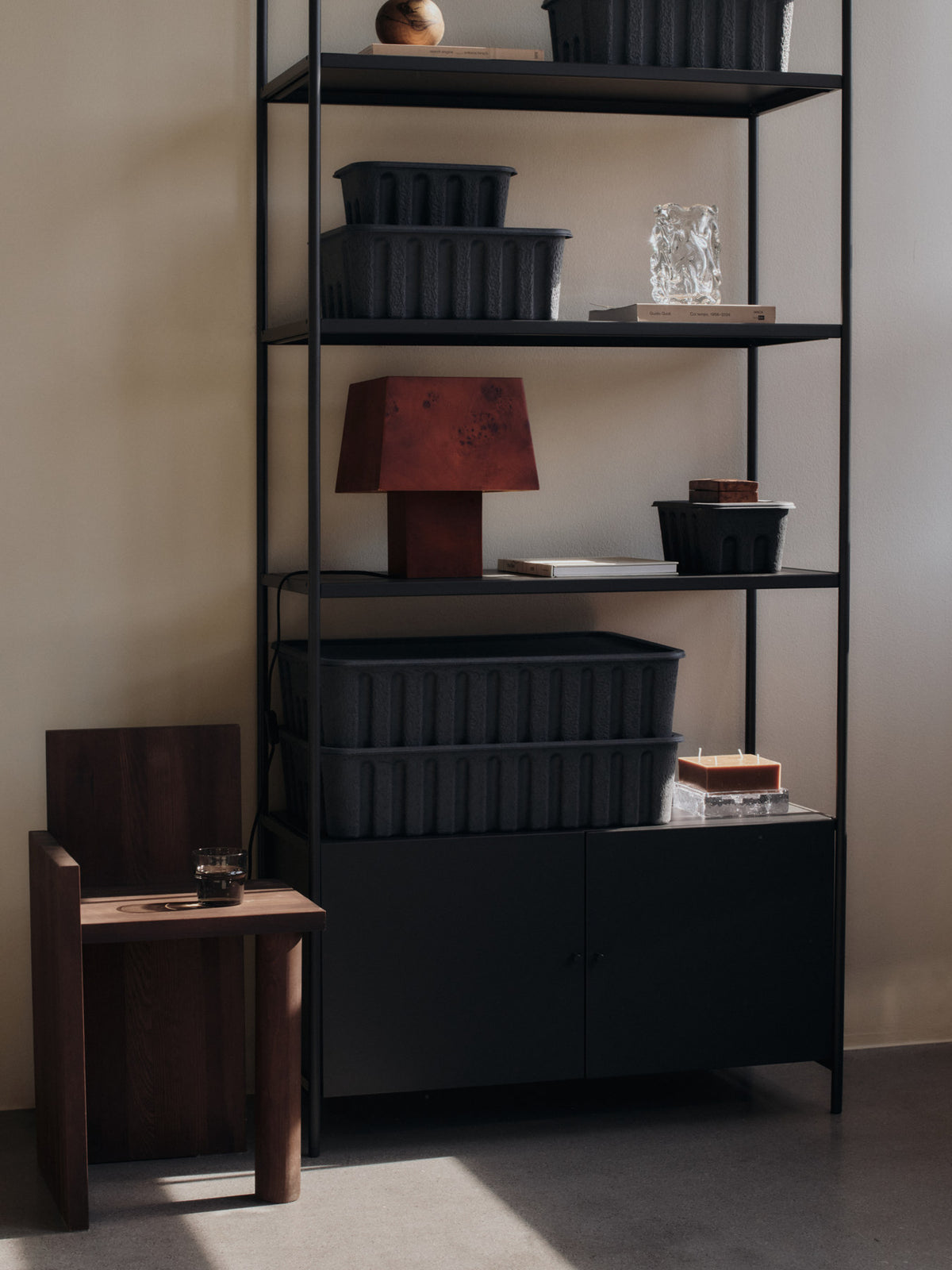 Paper Pulp Box Large Set of 2 in Charcoal präsentiert im Onlineshop von KAQTU Design AG. Aufbewahrungsbox ist von Ferm Living