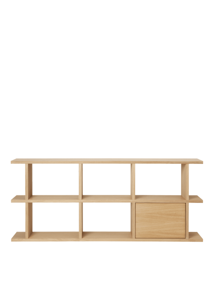 Modernes Kona Bücherregal Cabinet Insert von Ferm Living, perfekt für die stilvolle Organisation von Büchern und dekorativen Objekten.