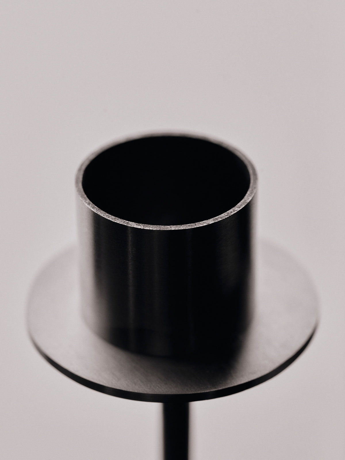 Elysia Candelabra in Brushed Stainless Steel präsentiert im Onlineshop von KAQTU Design AG. Kerzenständer ist von Ferm Living
