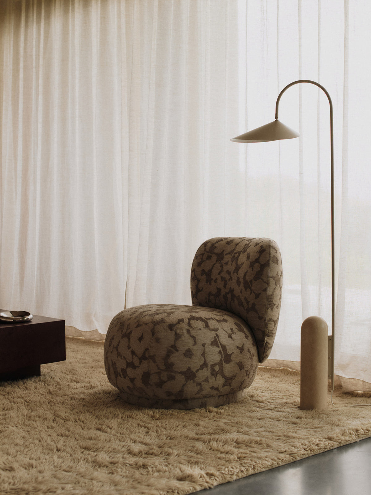Burl Storage Couchtisch in Dark Stained Burl präsentiert im Onlineshop von KAQTU Design AG. Couchtisch ist von Ferm Living