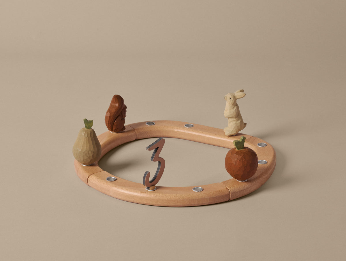 Loopi Celebration Ring in Multi präsentiert im Onlineshop von KAQTU Design AG. Ornament ist von Ferm Living