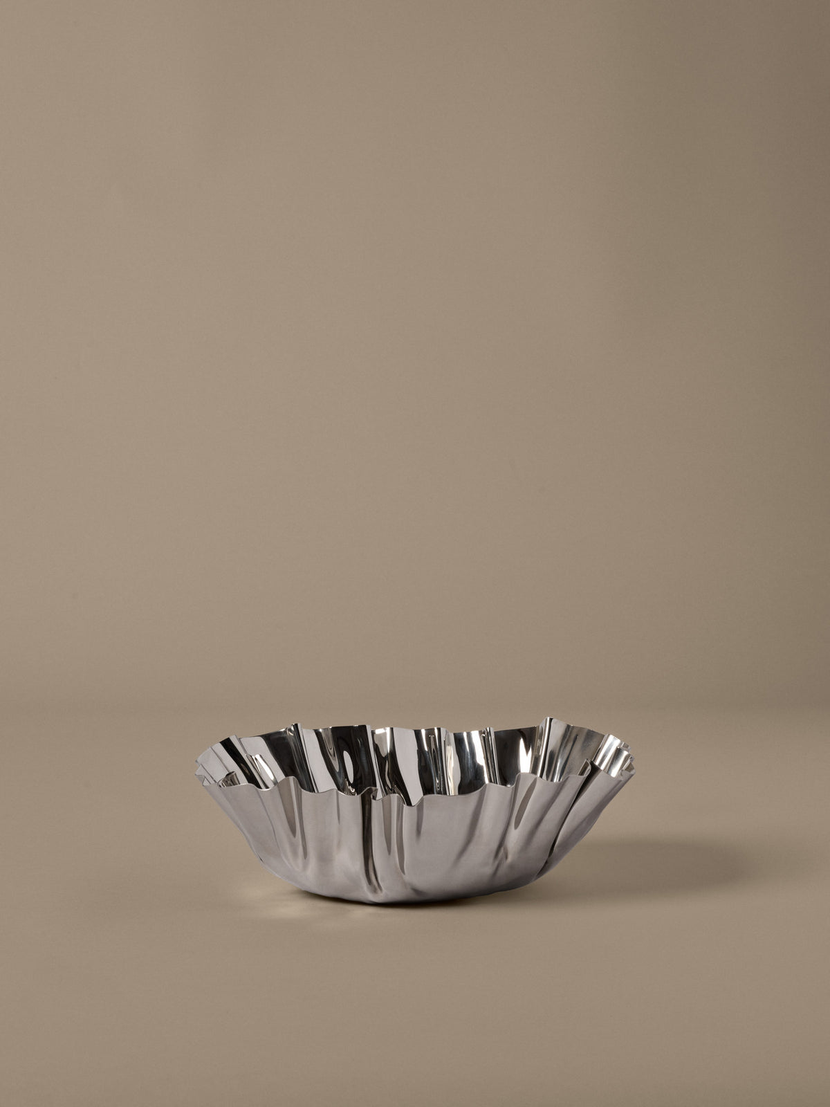 Tydra Bowl H7 in Mirror Polished präsentiert im Onlineshop von KAQTU Design AG. Schale ist von Ferm Living