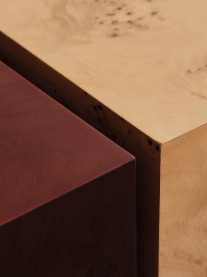 Eleganter Burl Storage Couchtisch von Ferm Living in natürlichem Finish, ideal für stilvolle Wohnräume und praktischen Stauraum.