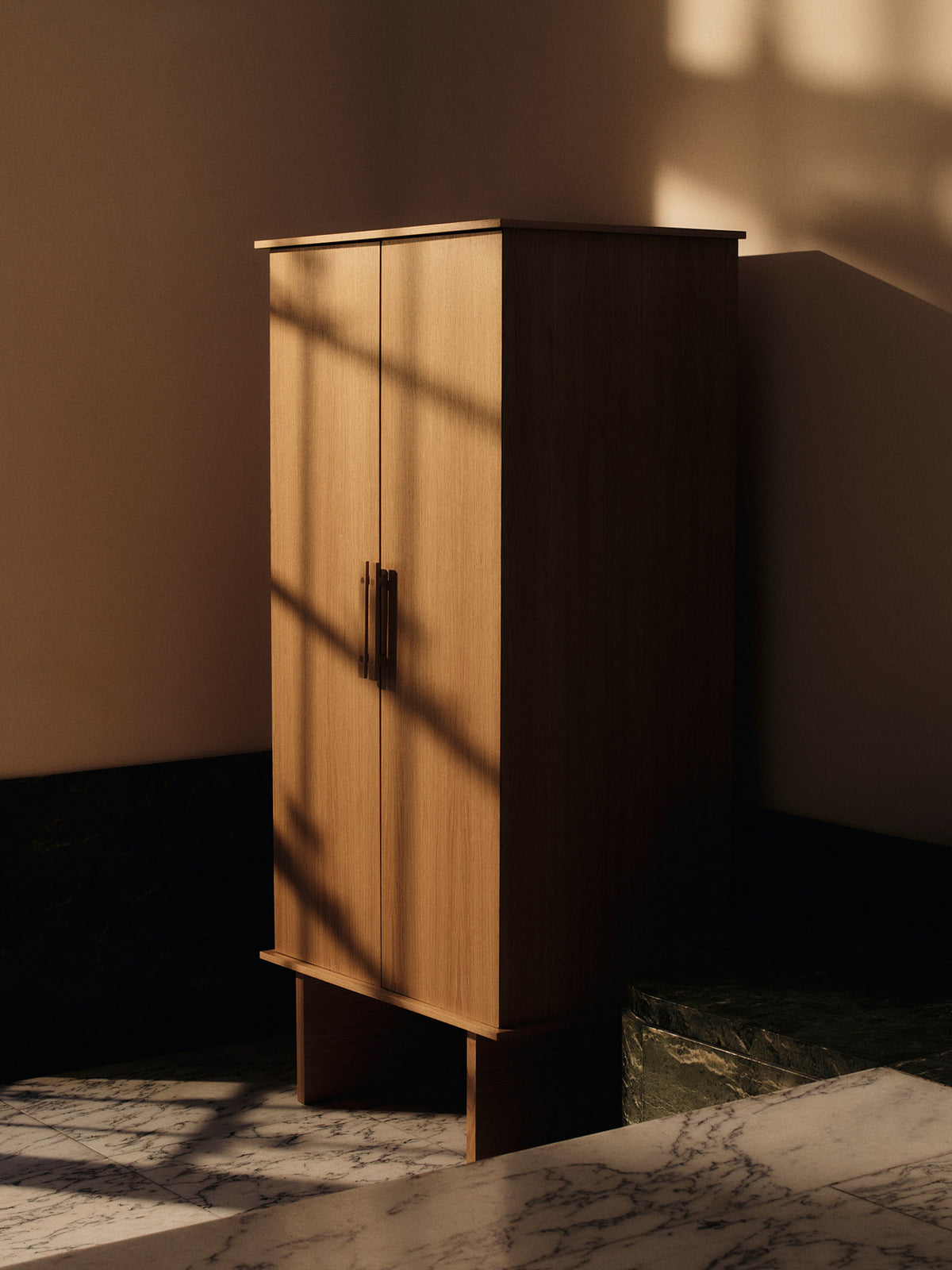Stilt Wardrobe in Natural präsentiert im Onlineshop von KAQTU Design AG. Cabinet ist von Ferm Living