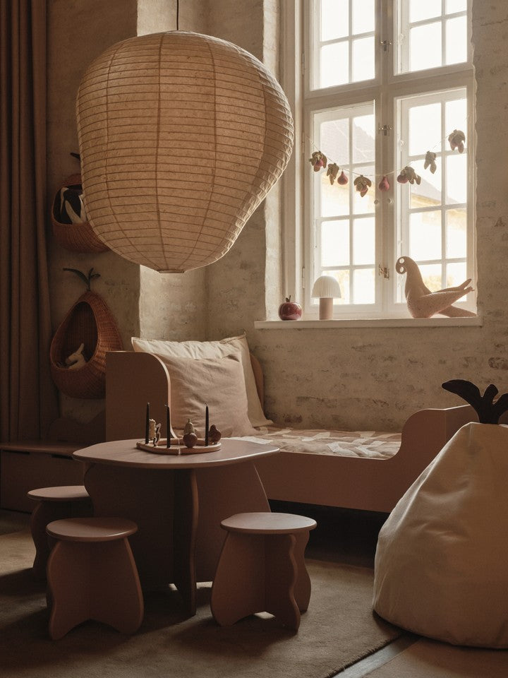 Slope Couchtisch  in Rose präsentiert im Onlineshop von KAQTU Design AG. Schreibtisch ist von Ferm Living