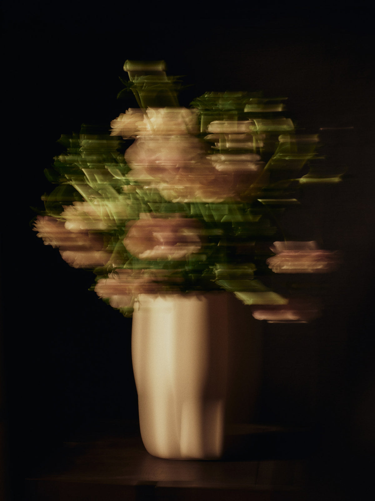 Nium Vase H23 in Off-White präsentiert im Onlineshop von KAQTU Design AG. Vase ist von Ferm Living
