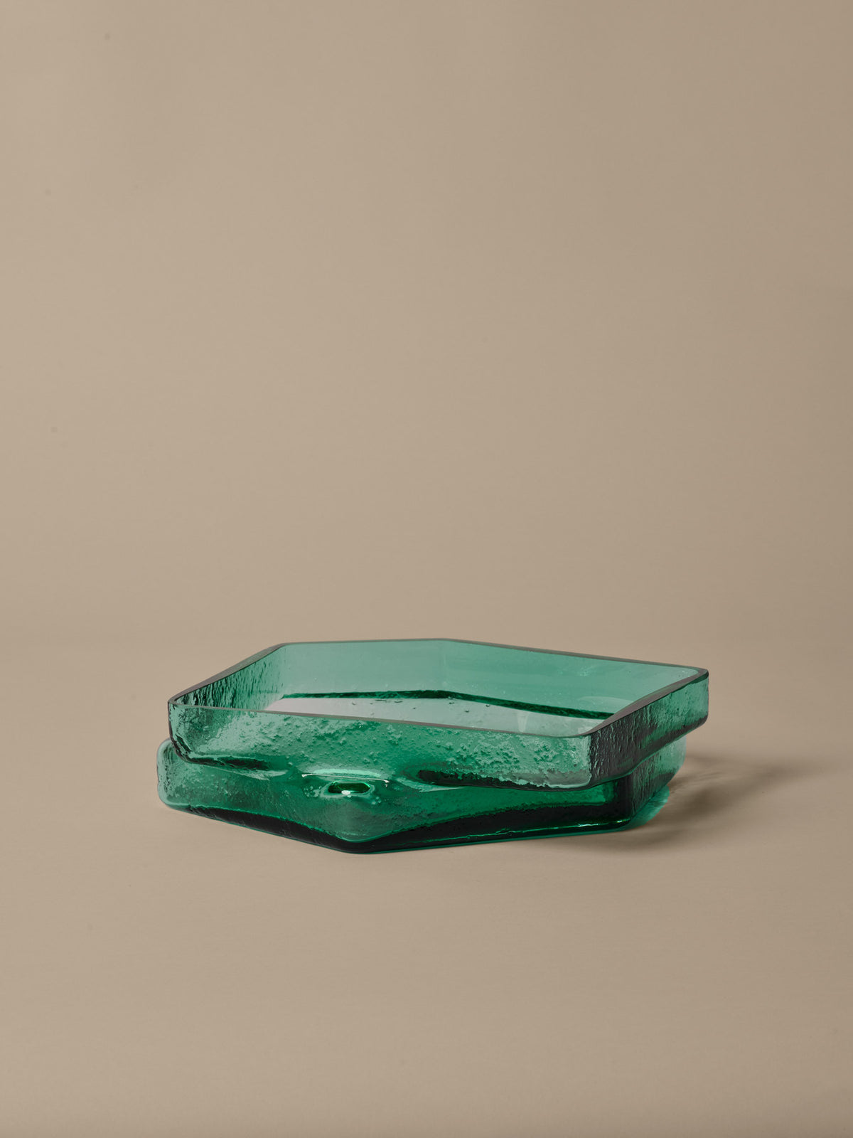 Muro Centrepiece in Recycled Green präsentiert im Onlineshop von KAQTU Design AG. Deko ist von Ferm Living