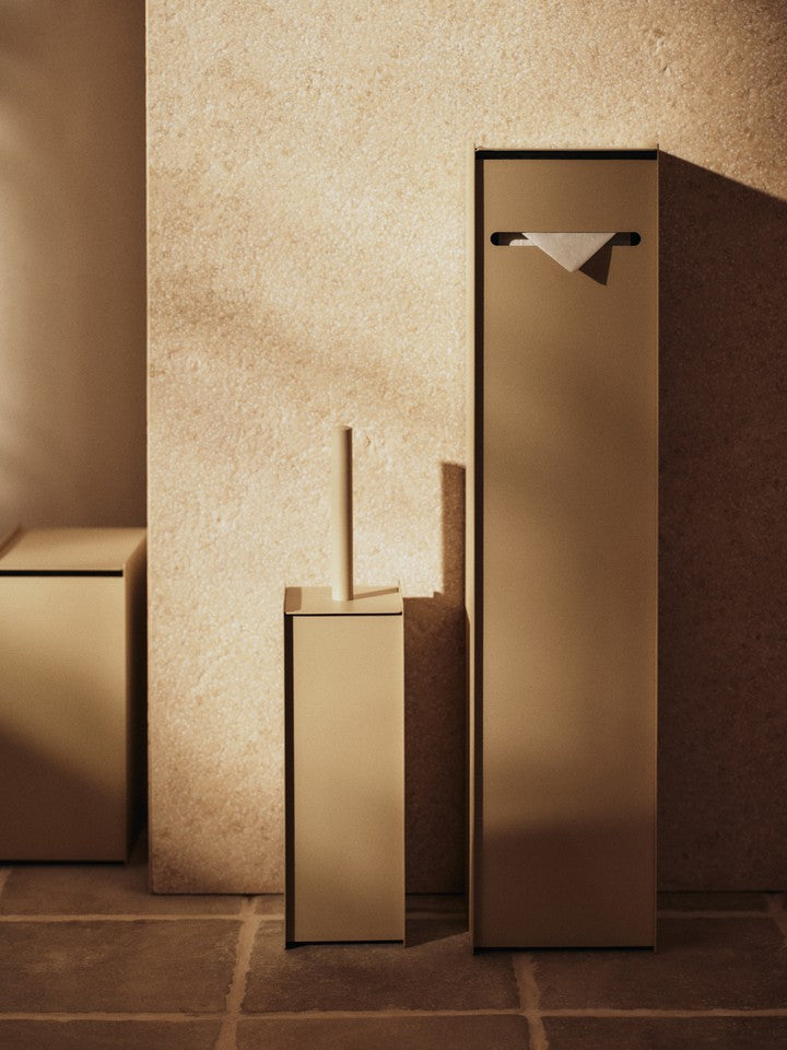 Elegante Sama Toilettenbürste in Cashmere von Ferm Living, stilvoll und funktional für jedes Badezimmer, präsentiert in modernem Design.