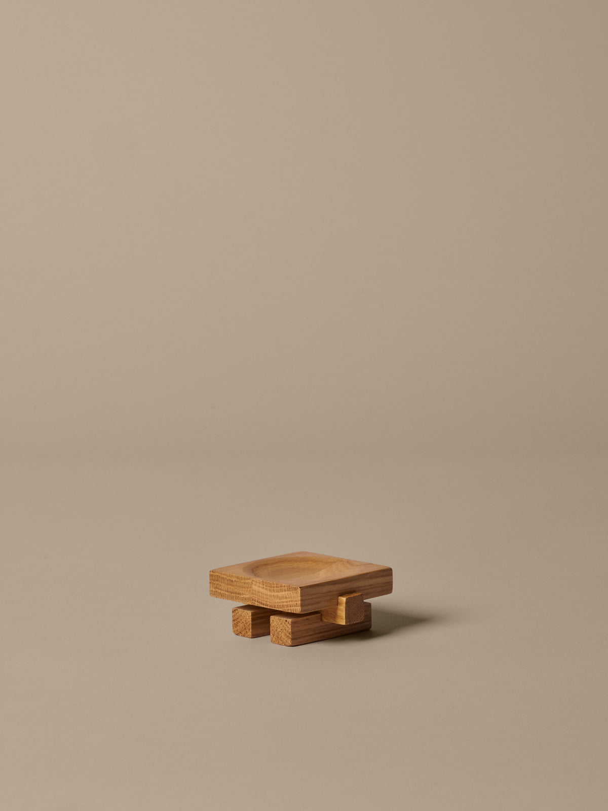 Moku Tray 70 in Natur Eiche präsentiert im Onlineshop von KAQTU Design AG. Tablett ist von Ferm Living