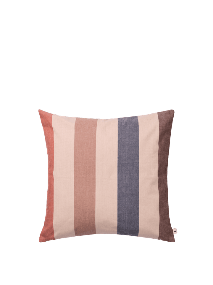 Strand Outdoor Kissen  in Cashmere/Mocha/Indigo Blue präsentiert im Onlineshop von KAQTU Design AG. Deko Kissen ist von Ferm Living
