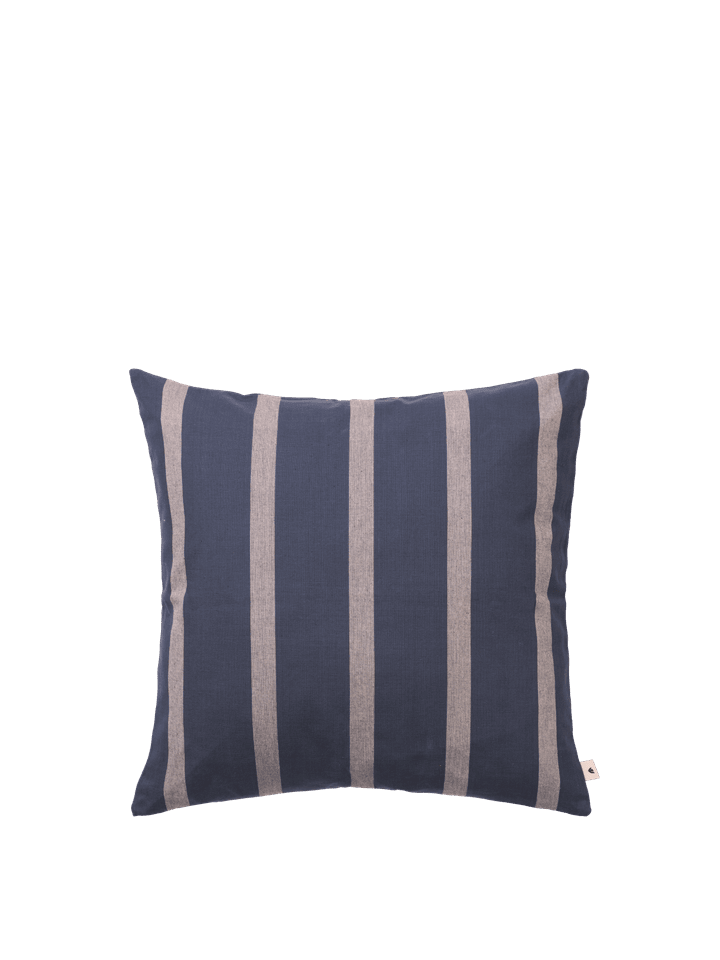 Strand Outdoor Kissen  in Indigo Blue/Parchment präsentiert im Onlineshop von KAQTU Design AG. Deko Kissen ist von Ferm Living