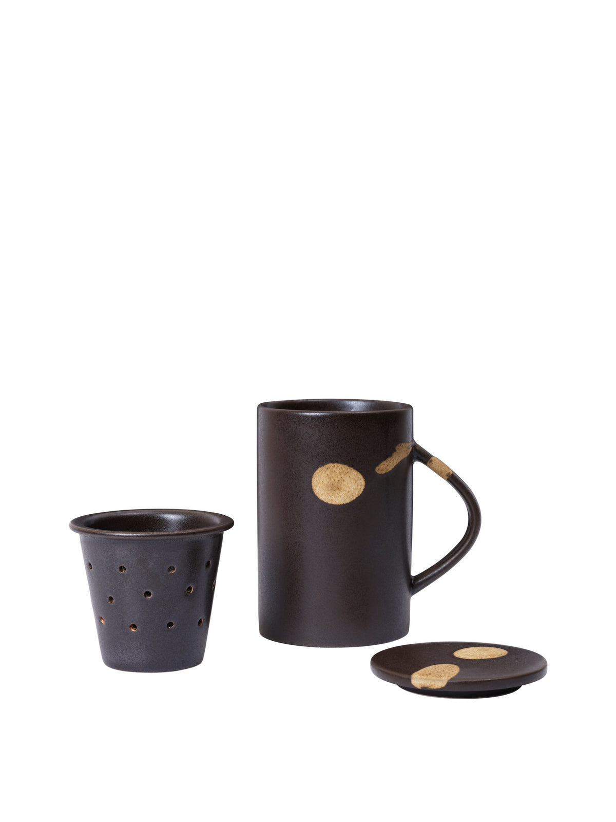 Koyo Tea Mug with Infuser Set in Dark Brown/Buff präsentiert im Onlineshop von KAQTU Design AG. Karaffe ist von Ferm Living