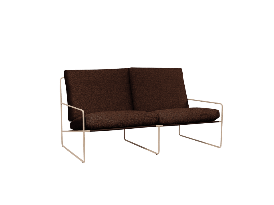 Elegantes Desert 2 Sitzer Loungesofa in Cashmere/Chestnut von Ferm Living, ideal für stilvolle Wohnräume und entspannte Stunden.