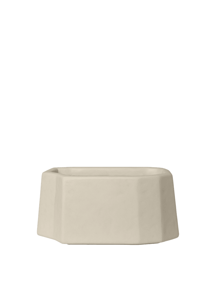 Staffa Pflanzentopf H27  in Ivory präsentiert im Onlineshop von KAQTU Design AG. Pflanzentopf Outdoor ist von Ferm Living