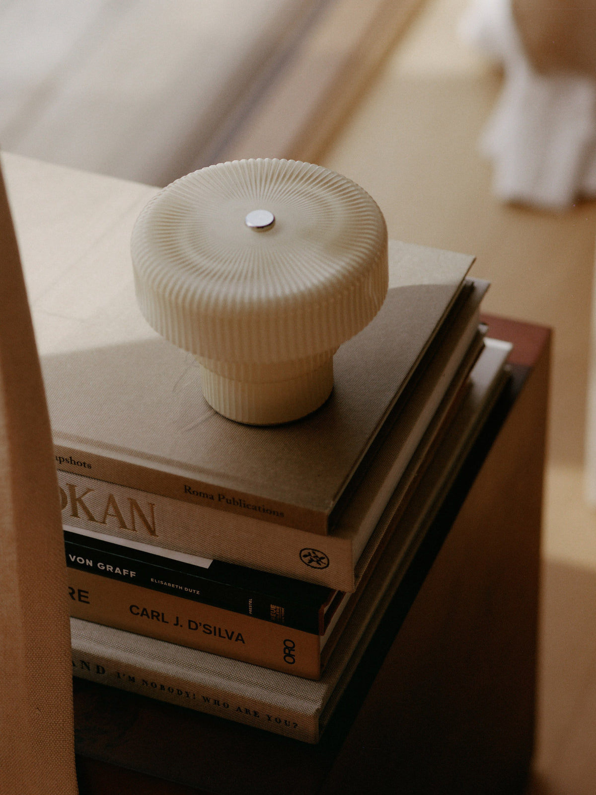Ripple tragbare Tischlampe H10 in Oat präsentiert im Onlineshop von KAQTU Design AG. Tischleuchte ist von Ferm Living