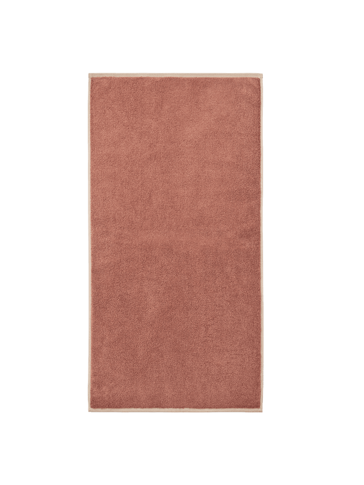 Elegantes Ekko Handtuch von Ferm Living in sanften Mocha- und Cashmere-Farben, ideal für stilvolle Badezimmer und täglichen Gebrauch.