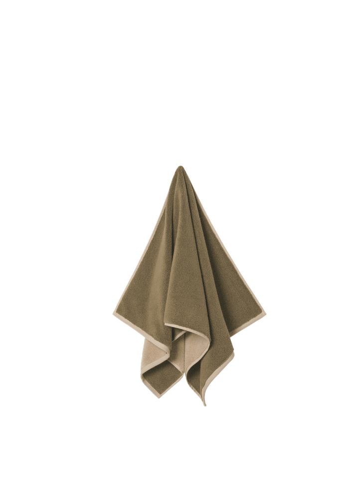 Ekko Handtuch  in Olive/Cashmere präsentiert im Onlineshop von KAQTU Design AG. Handtuch ist von Ferm Living