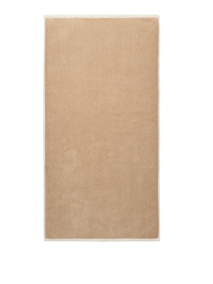 Elegantes Ekko Badetuch von Ferm Living, gefertigt aus hochwertigen Materialien, ideal für Komfort und stilvolle Akzente im Badezimmer.