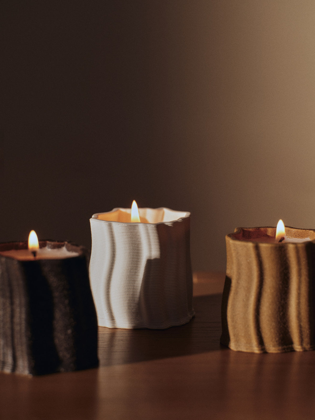 Rylith Scented Candle H9 in Dark Brown präsentiert im Onlineshop von KAQTU Design AG. Duftkerze ist von Ferm Living
