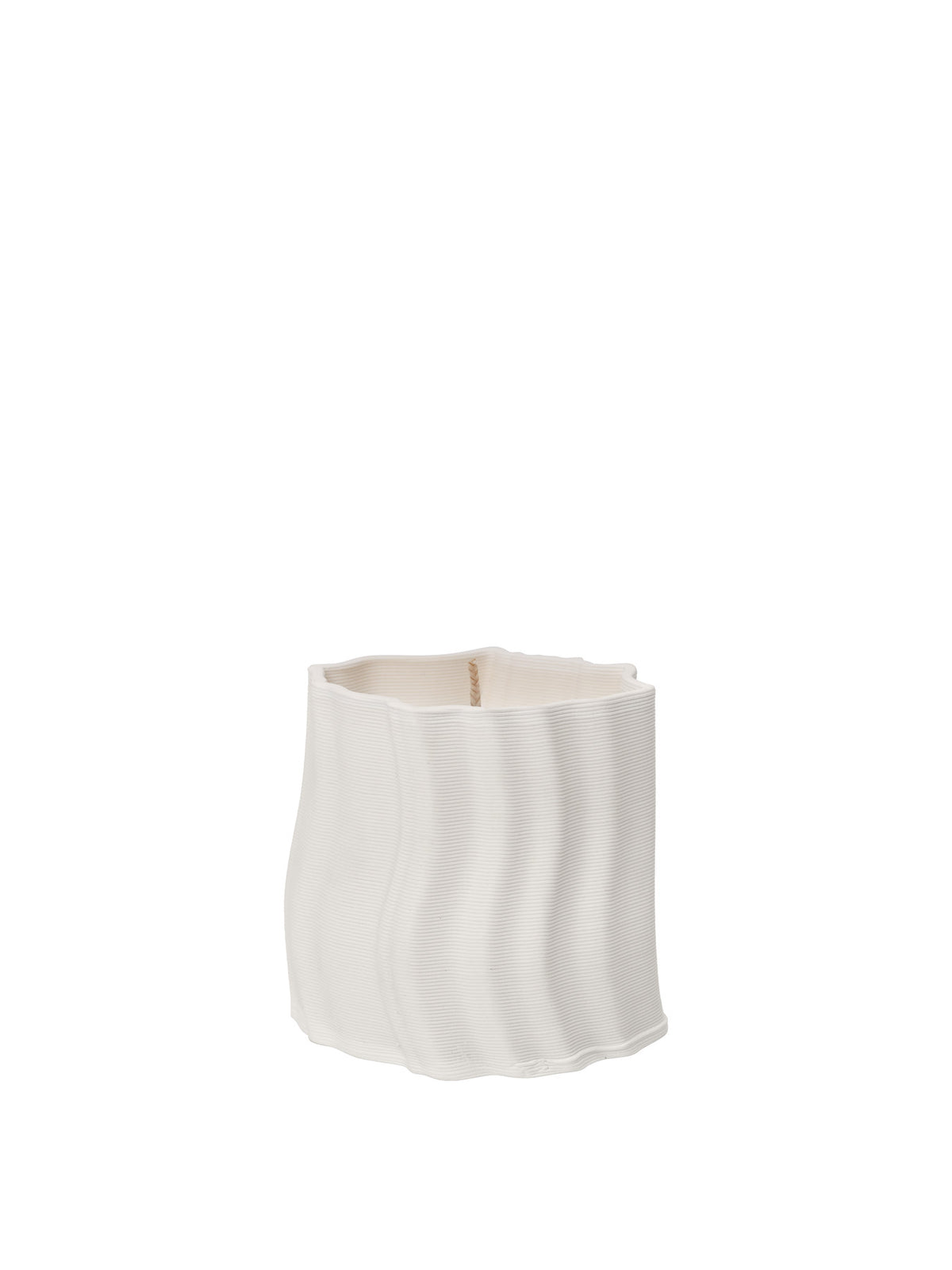 Rylith Scented Candle H9 in Off-White präsentiert im Onlineshop von KAQTU Design AG. Duftkerze ist von Ferm Living