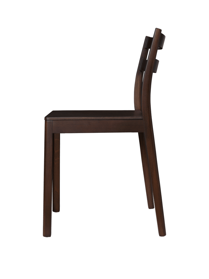 Eleganter Boda Esszimmerstuhl von Ferm Living, aus hochwertigem, dunkel gebeiztem Buchenholz, ideal für stilvolle Essbereiche.