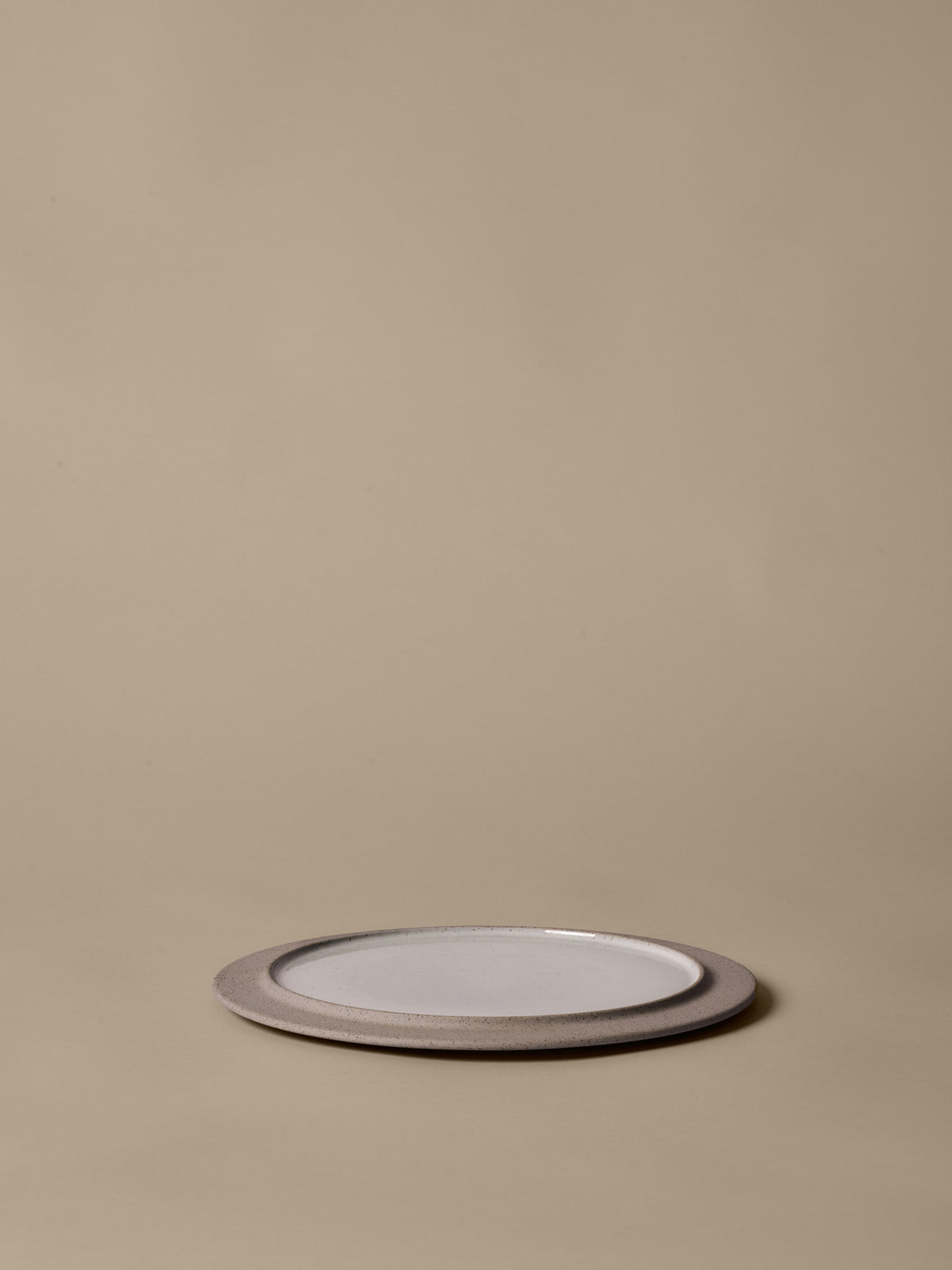 Sonae Dinner Plates 28 Set of 2 in Grey/White präsentiert im Onlineshop von KAQTU Design AG. Teller ist von Ferm Living