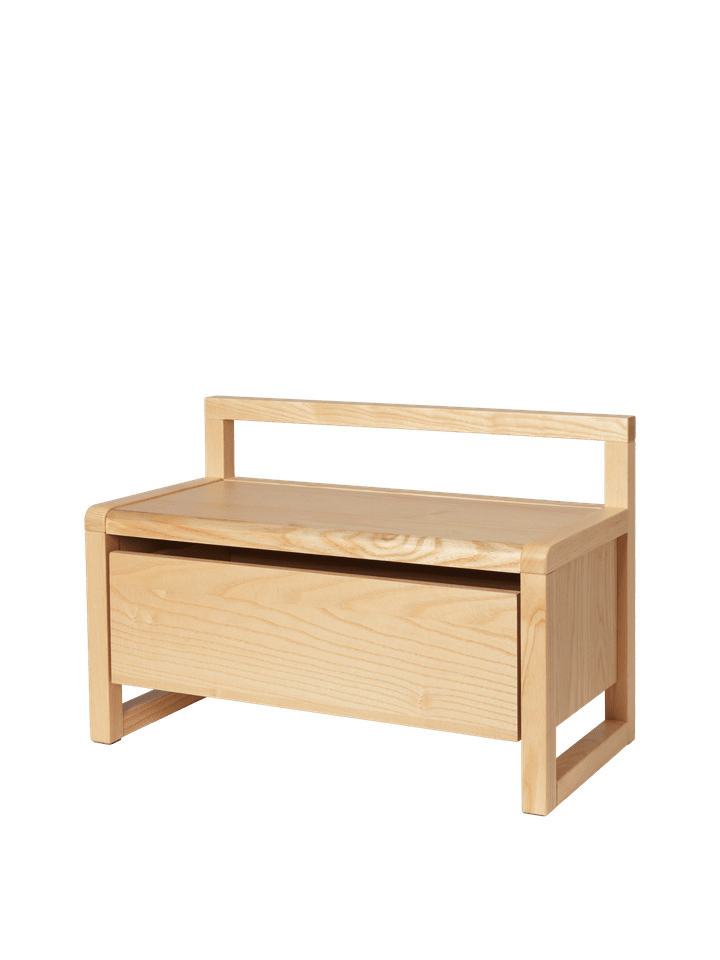 Moderne Sitzbank "Little Architect" von Ferm Living in hellem Holz, perfekt für Kinderzimmer, kombiniert Funktionalität mit ansprechendem Design.