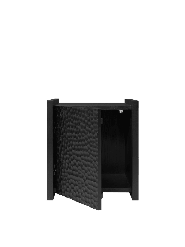 Stylischer Scarni Beistelltisch von Ferm Living, perfekt für zeitgemäße Interiors, vereint schlichte Eleganz mit praktischer Vielseitigkeit.