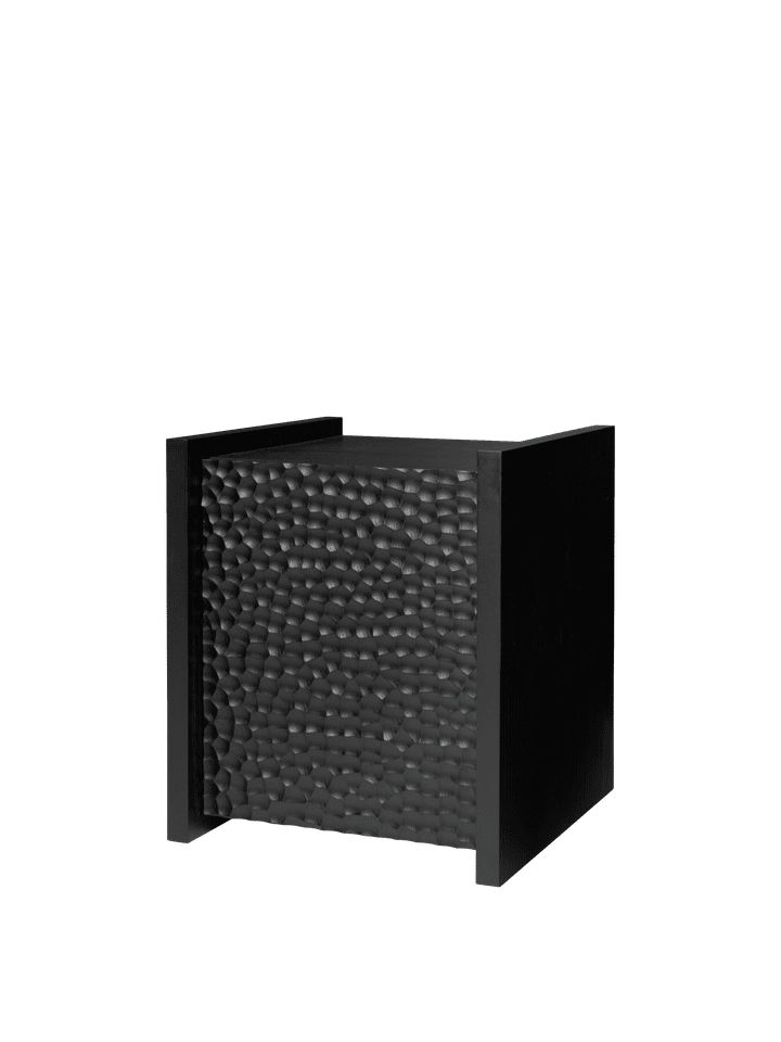 Moderner Scarni Beistelltisch von Ferm Living, ideal für jedes Wohnambiente, kombiniert minimalistisches Design mit funktionaler Nutzung.