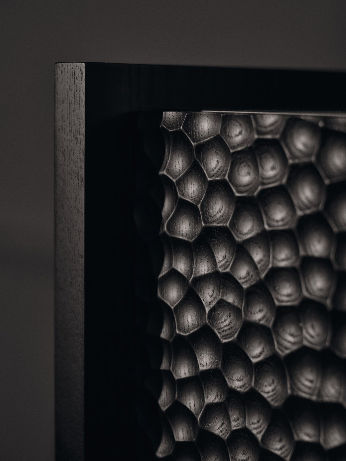 Scarni Podest Cabinet in Hellbraun präsentiert im Onlineshop von KAQTU Design AG. Konsolentisch ist von Ferm Living