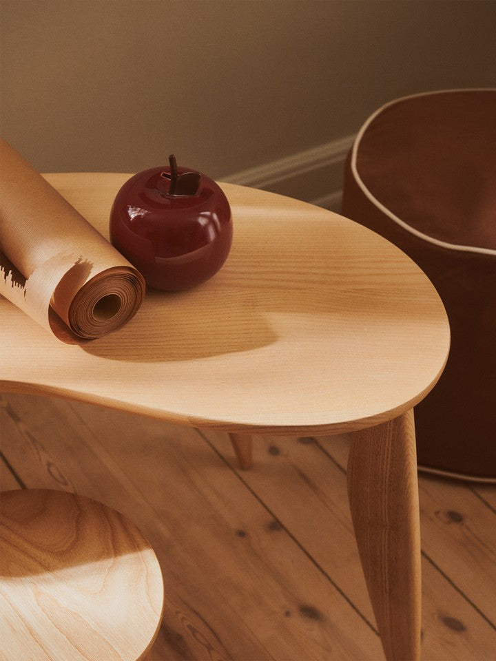 Verspielter Feve Kids Hocker von Ferm Living, perfekt für kreative Kinderzimmer, kombiniert lebendige Farben mit einem stilvollen, kindgerechten Design.