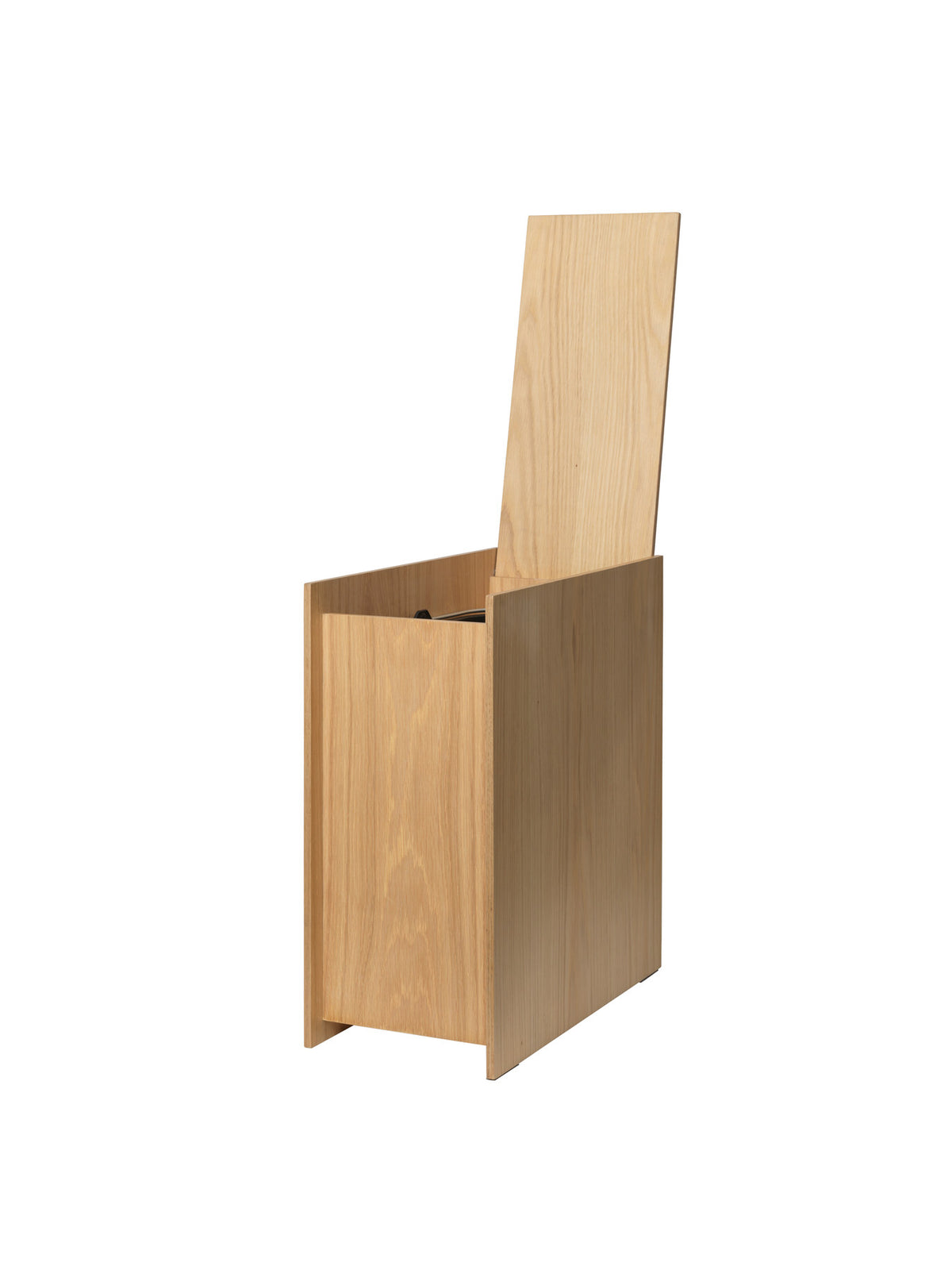 Sama Wooden Bin 50 in Eiche präsentiert im Onlineshop von KAQTU Design AG. Papierkorb ist von Ferm Living