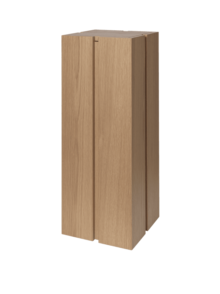 Stilvolles Parcel Podest H90 von Ferm Living, perfekt für kreative Ausstellungen und moderne Inneneinrichtungen.