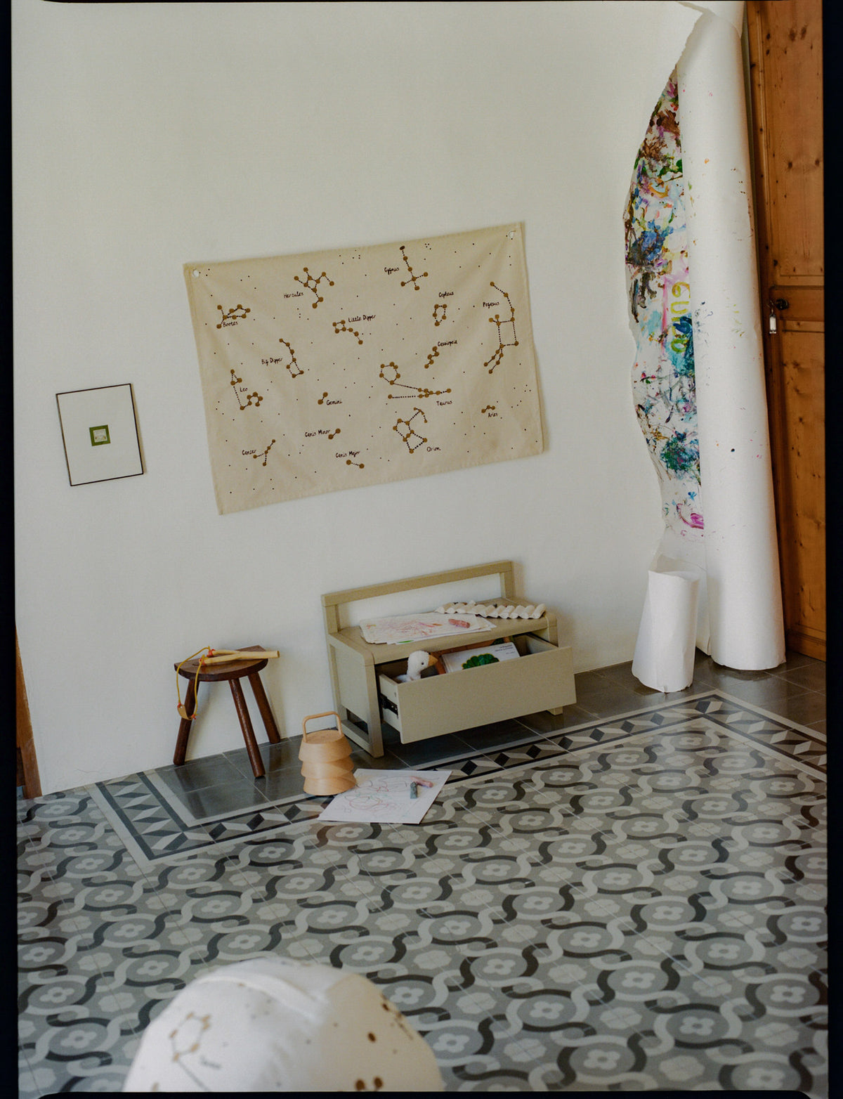Constellation Textile Map in Undyed präsentiert im Onlineshop von KAQTU Design AG. Wandteppich ist von Ferm Living