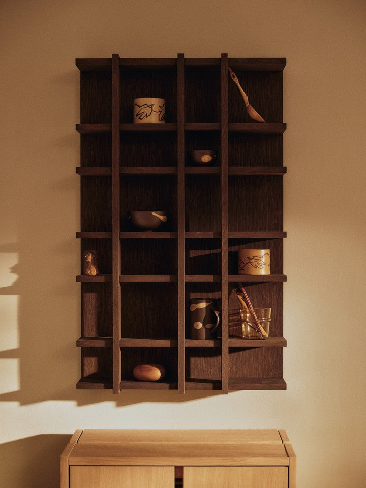 Eleganter Parcel Hallway Cabinet H110 aus natürlichem Eichenholz, ideal für Flure und moderne Wohnräume, von Ferm Living.