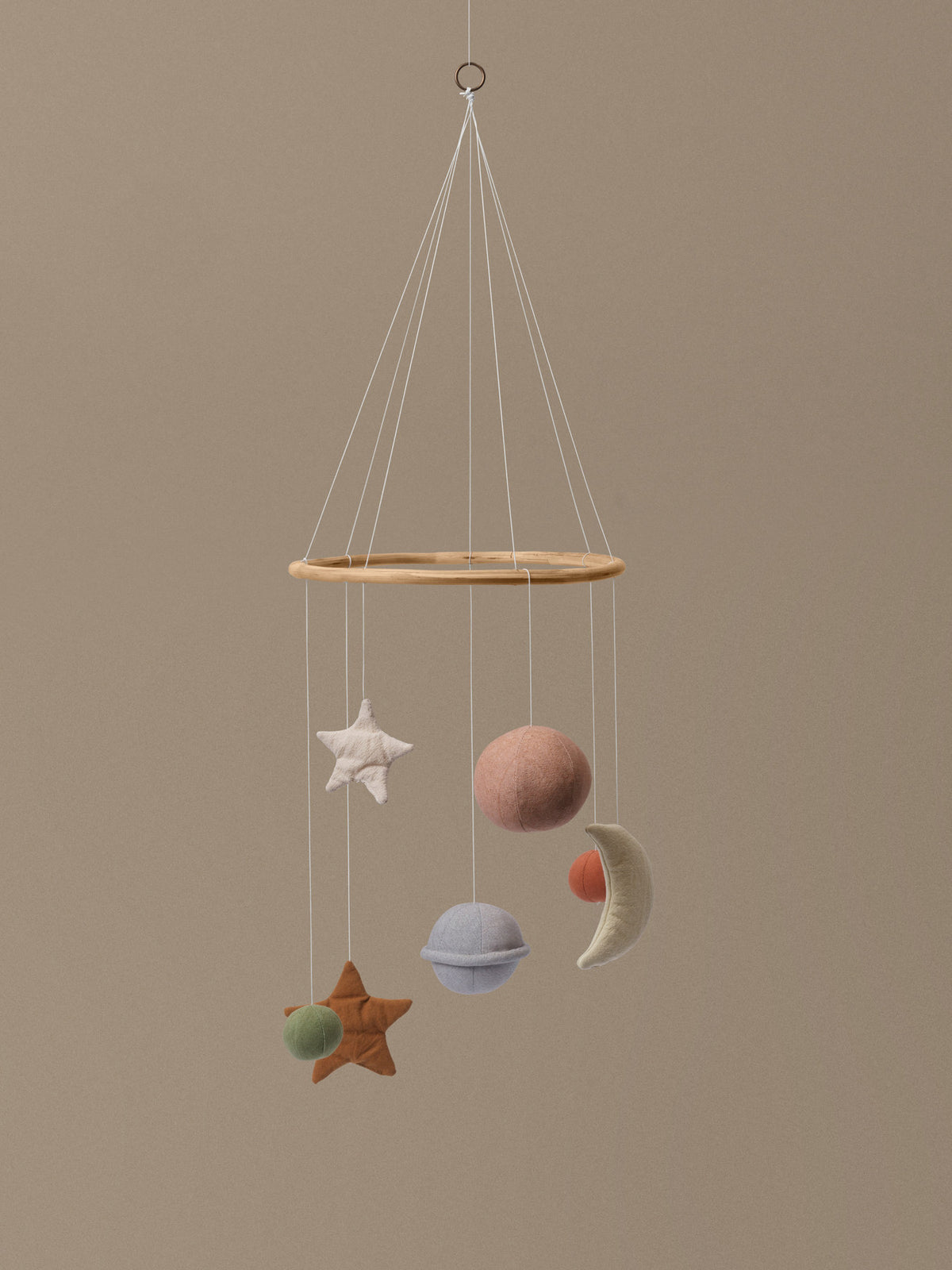 Skye Mobile in Multi präsentiert im Onlineshop von KAQTU Design AG. Objekte Kids ist von Ferm Living