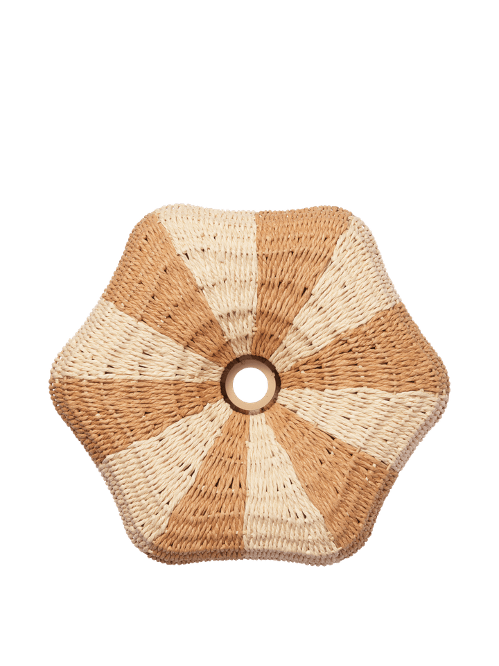 Eleganter Lampenschirm aus feinem Papier in sanften Erdtönen, ideal für eine harmonische und einladende Raumgestaltung.