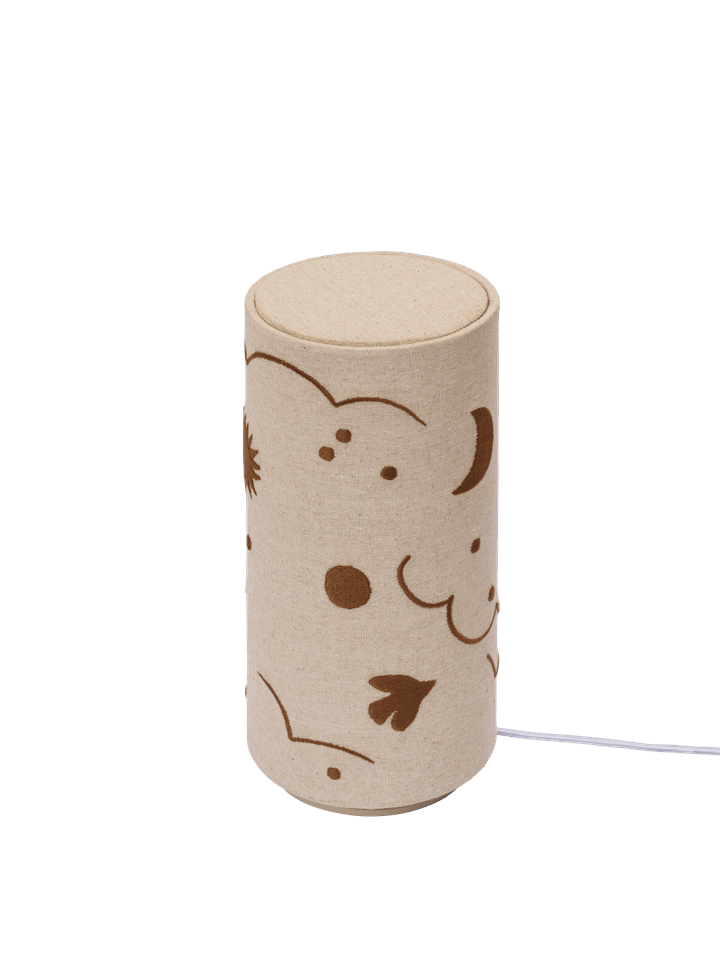 Elegante Skye Tischlampe von Ferm Living, aus Holz und Bronze gefertigt, ideal für stilvolle Akzente in jedem Wohnraum.