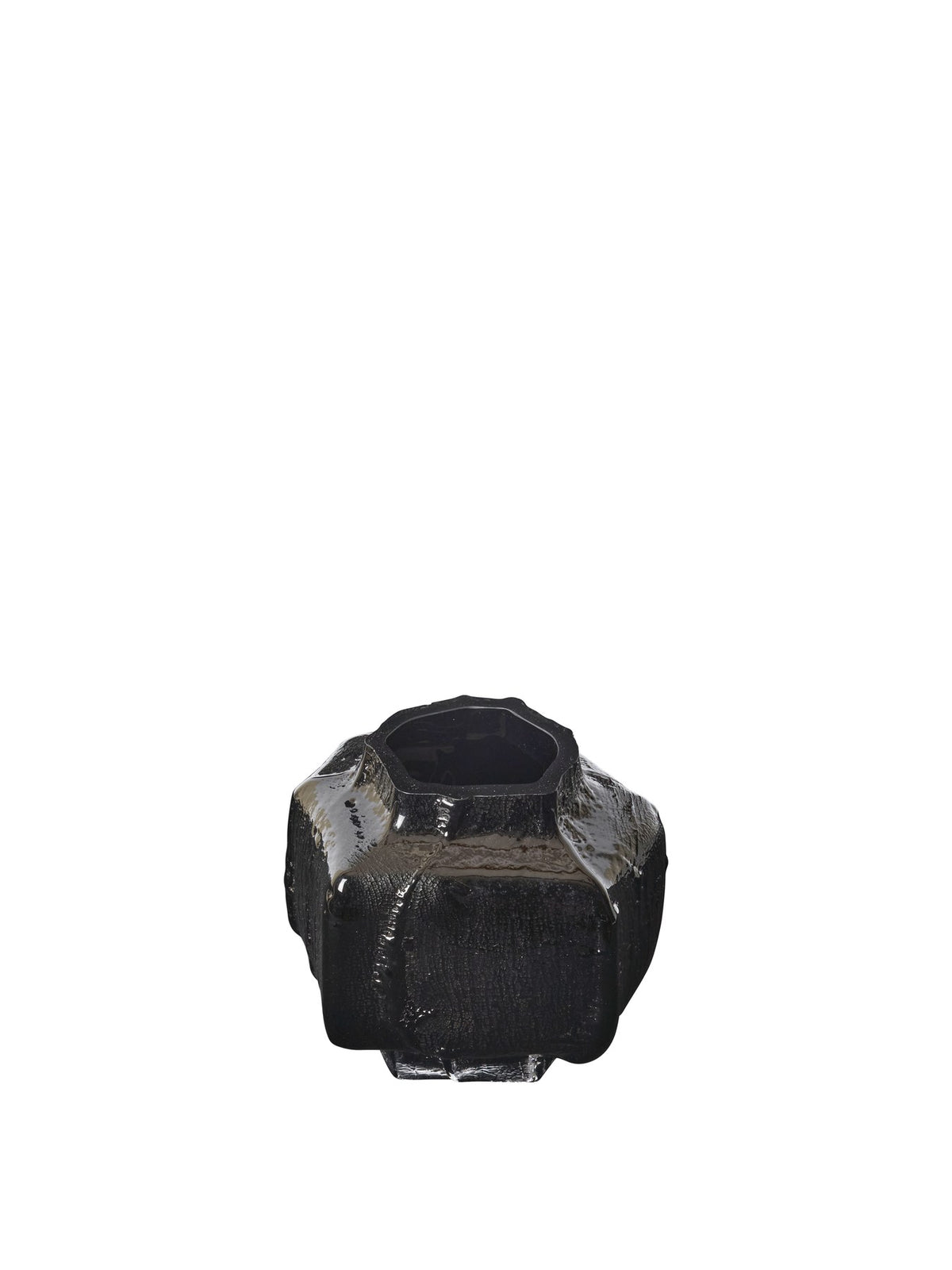 Schwarze Mokuri Vase aus mundgeblasenem, recyceltem Glas mit facettierter Oberfläche und vertikalen Linien, Höhe 15 cm.