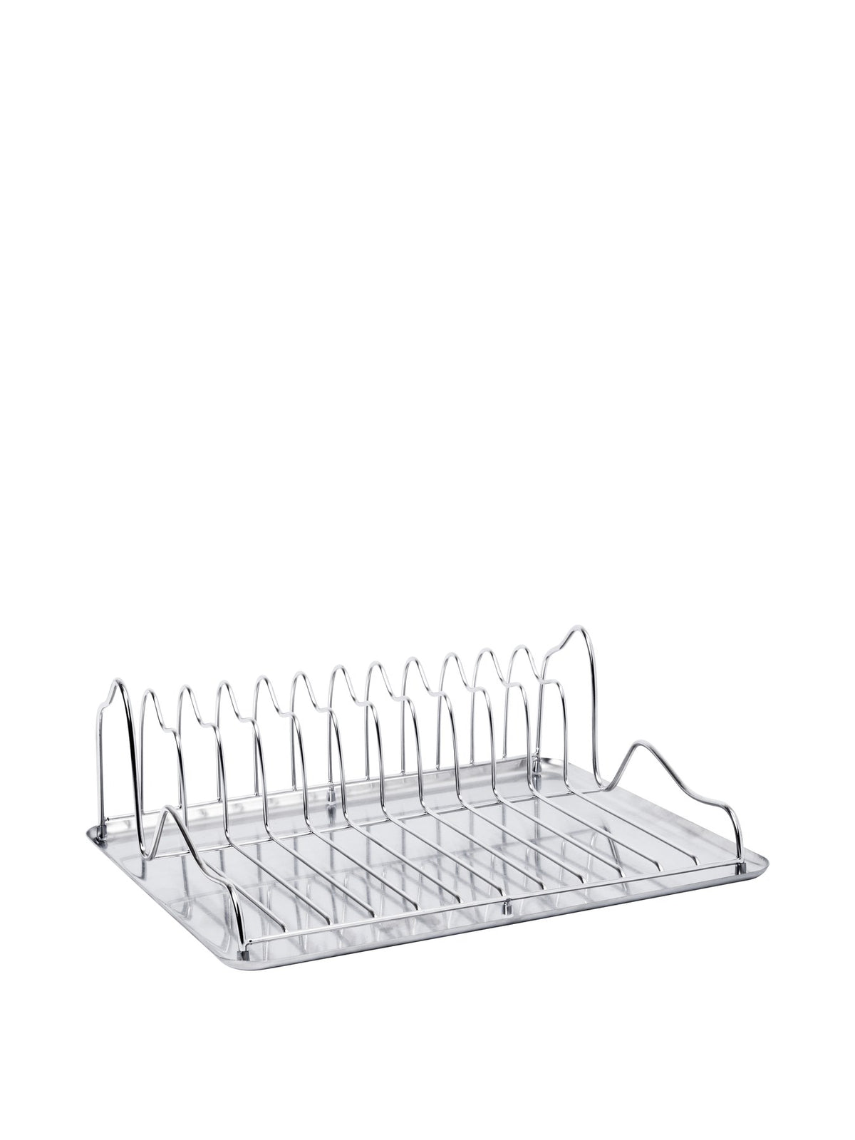 Abtropfgestell Curvature von Ferm Living aus spiegelpoliertem Edelstahl, geschwungene Form, mit passender Abtropfschale auf Küchenarbeitsplatte.