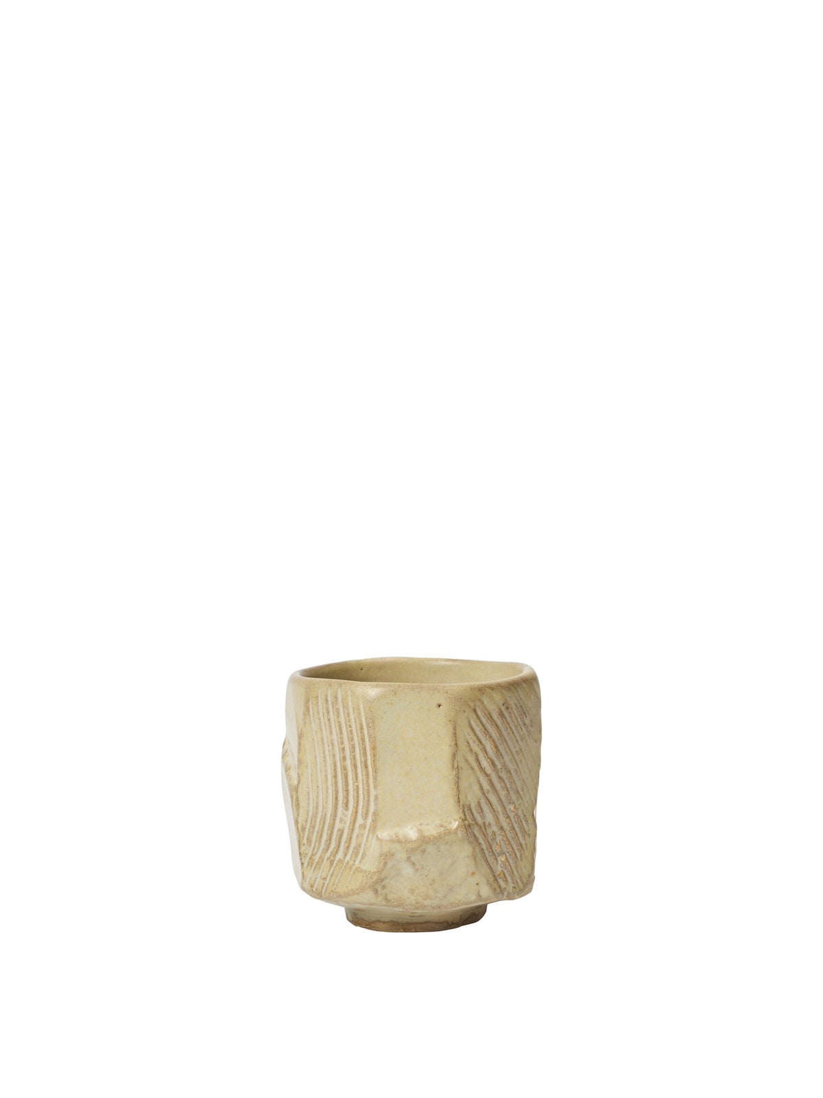 Toky Espressotasse von Ferm Living aus glasiertem Steinzeug in Creme, organische Form mit sichtbarer, handgefertigter Glasurstruktur.