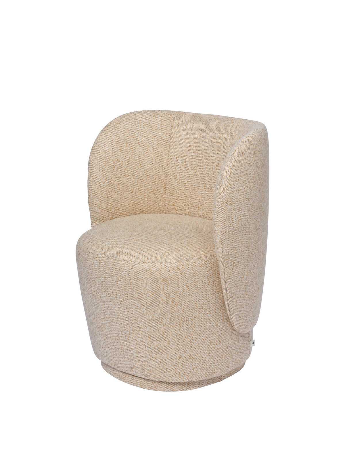 Rico Club Drehsessel von Ferm Living in Off-White/Honig, Bezug aus Kammgarnwolle und Nylon, geschwungene Form mit Drehfuss aus Polyethylen.