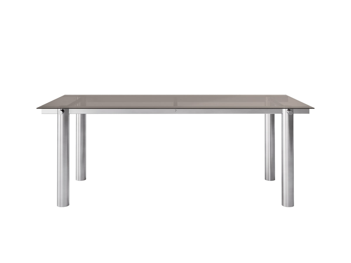 Esstisch Atura von Ferm Living mit Gestell aus gebürstetem Edelstahl und rechteckiger Tischplatte aus dunkel getöntem Glas, Masse 200 x 90 cm.