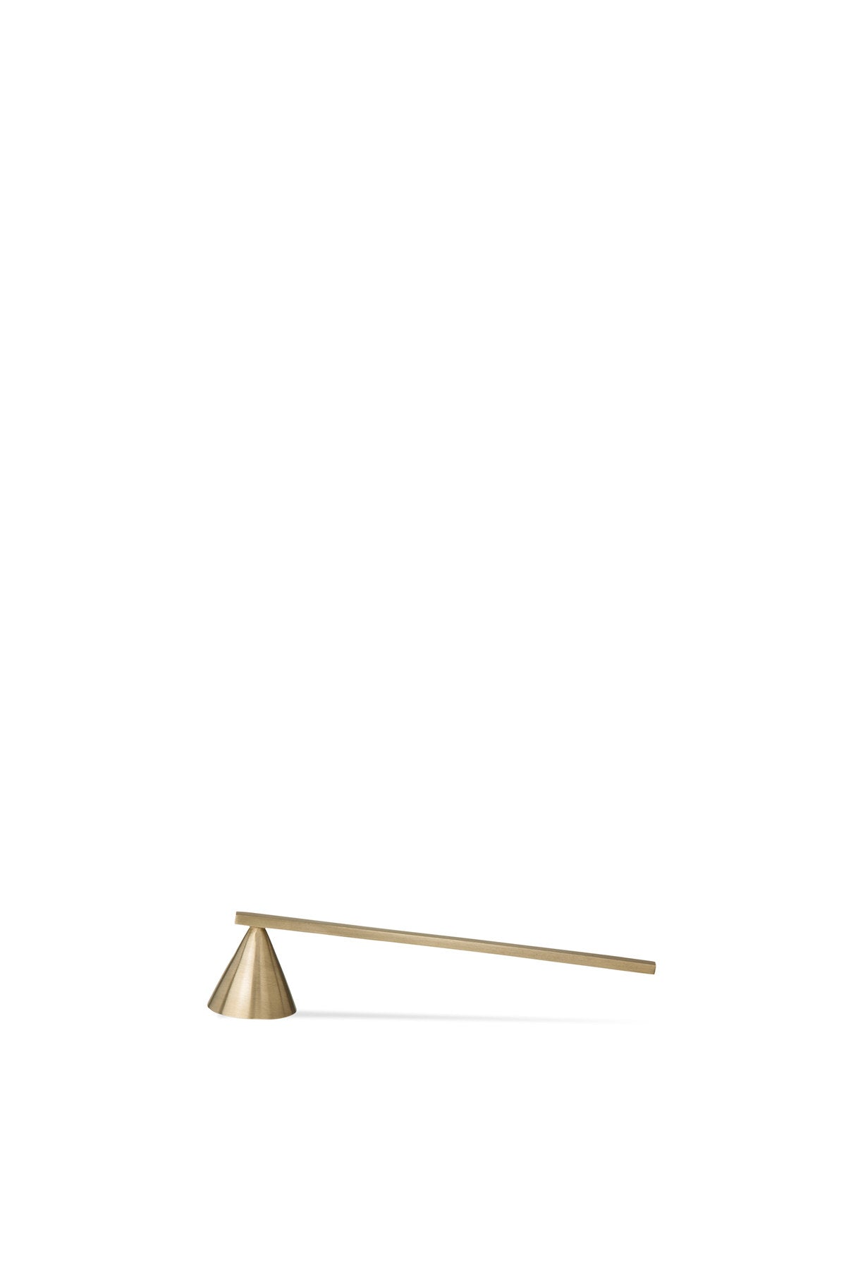 Kerzenlöscher in Messing matt präsentiert im Onlineshop von KAQTU Design AG. Kerzen ist von Ferm Living