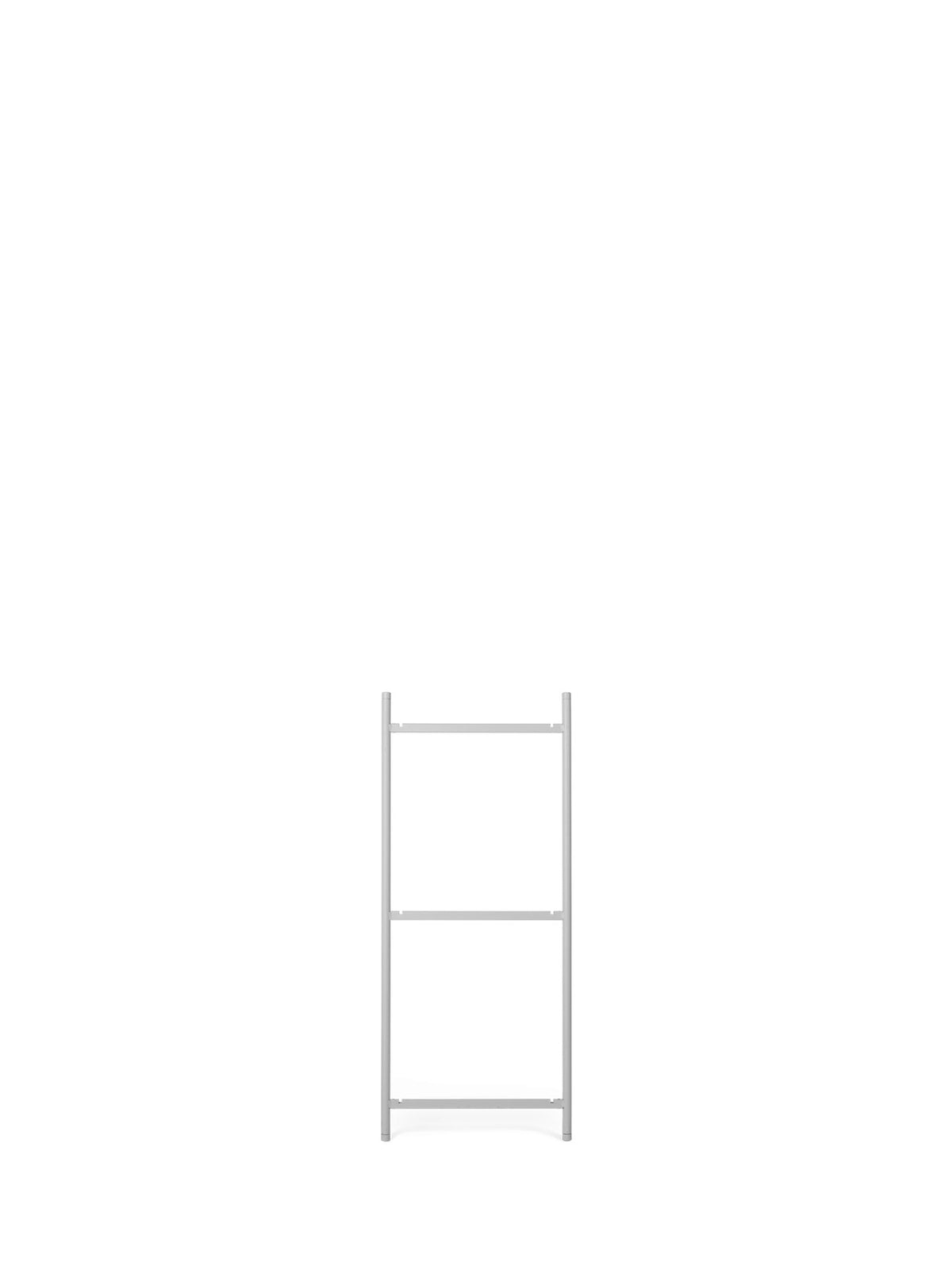 Punctual Regalsystem - Leiter 3 Stufen in Grau präsentiert im Onlineshop von KAQTU Design AG. Regalsystem Einzelteile ist von Ferm Living